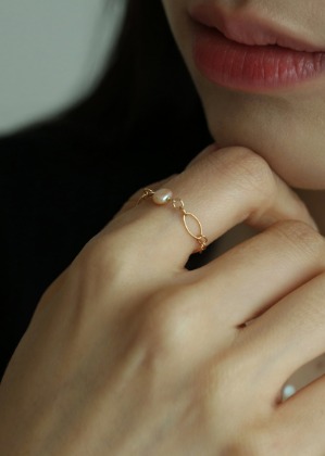 baby baroque pearl ring