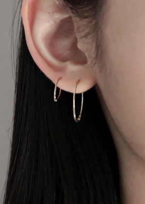 14K gold oval earring (m)