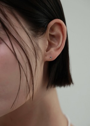 [Single sale] 14K gold green earring &amp; piercing