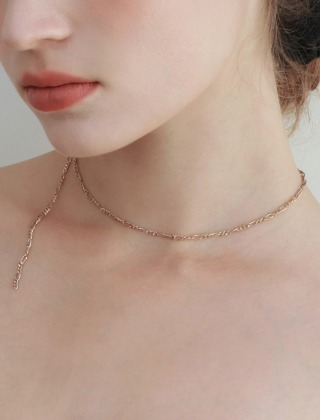 The Silver Necklace 001