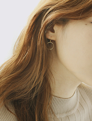 gold circle earring